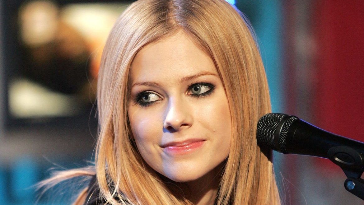 Avril Lavigne Unveils New Album, Love Sux